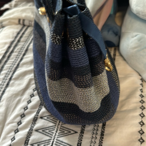 Eric Javits Shenia Squishee Metallic Woven Tote. - Picture 6 of 12